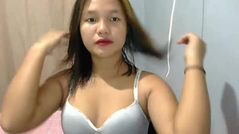 Snapshot of laylanimfa chatting on May 3, 2026, 9:48 am Nimfa online show from May 3, 2026, 9:48 am