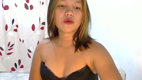 Snapshot of laylanimfa chatting on May 13, 2026, 9:39 am Nimfa online show from May 13, 2026, 9:39 am
