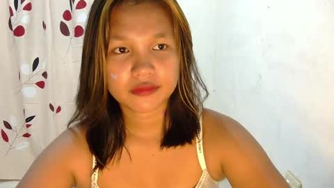Snapshot of laylanimfa chatting on May 15, 2026, 1:29 pm Nimfa online show from May 15, 2026, 1:29 pm