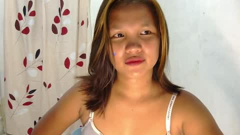 Snapshot of laylanimfa chatting on May 17, 2026, 12:01 pm Nimfa online show from May 17, 2026, 12:01 pm