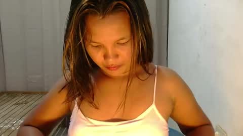 Snapshot of laylanimfa chatting on May 24, 2026, 12:43 pm Nimfa online show from May 24, 2026, 12:43 pm