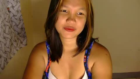 Snapshot of laylanimfa chatting on June 25, 2026, 7:35 am Nimfa online show from June 25, 2026, 7:35 am