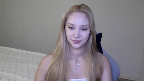 Snapshot of laylapretty001 chatting on December 15, 2025, 5:23 am LaylaPretty001 online show from December 15, 2025, 5:23 am