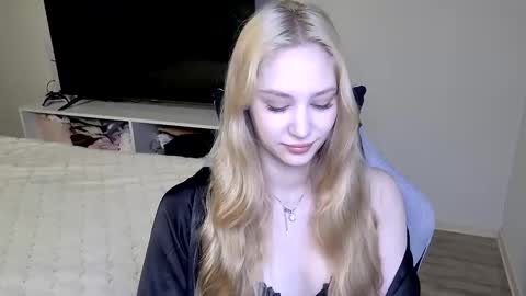 Snapshot of laylapretty001 chatting on May 25, 2026, 4:18 am LaylaPretty001 online show from May 25, 2026, 4:18 am