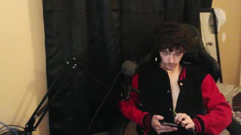 Snapshot of laymetorest420 chatting on December 16, 2025, 5:34 am Stitch online show from December 16, 2025, 5:34 am