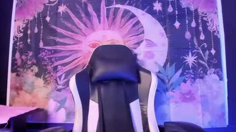 layra_66 online show from June 23, 2026, 3:21 pm