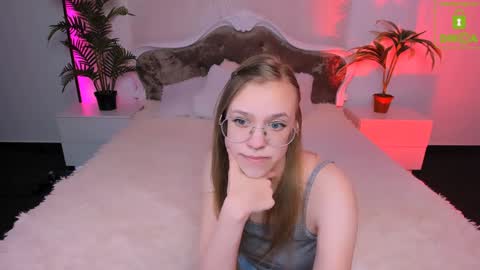 Snapshot of layriantavee chatting on February 7, 2025, 7:40 am layriantavee online show from February 7, 2025, 7:40 am