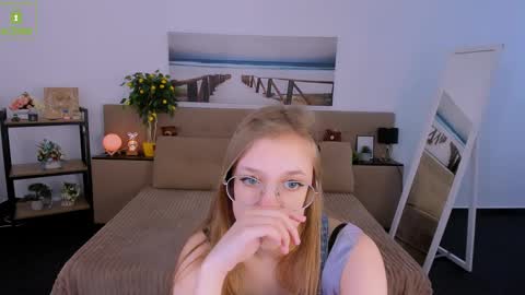 Snapshot of layriantavee chatting on March 5, 2025, 10:00 am layriantavee online show from March 5, 2025, 10:00 am