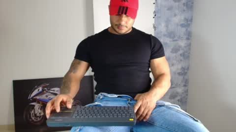 Snapshot of laytonfox chatting on July 26, 2026, 3:25 am laytonfox online show from July 26, 2026, 3:25 am