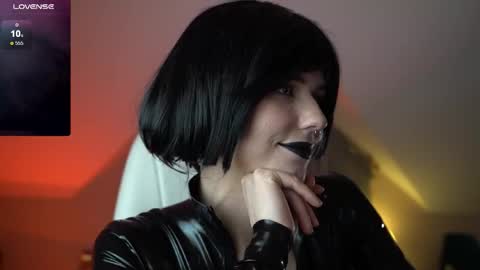 Pansy online show from December 5, 2025, 8:05 pm