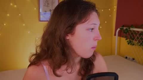 Snapshot of lea_belle_ chatting on September 14, 2025, 12:15 pm Lea online show from September 14, 2025, 12:15 pm