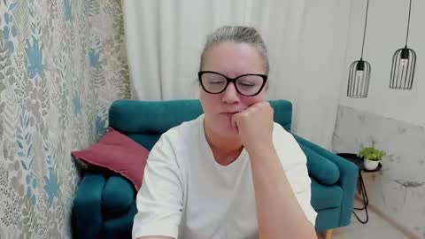 Snapshot of lea_fruit chatting on May 11, 2026, 5:24 am Lea online show from May 11, 2026, 5:24 am
