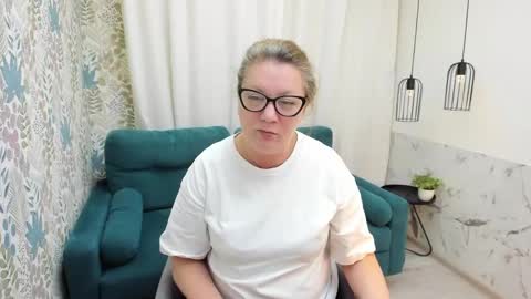 Snapshot of lea_fruit chatting on May 16, 2026, 5:04 am Lea online show from May 16, 2026, 5:04 am