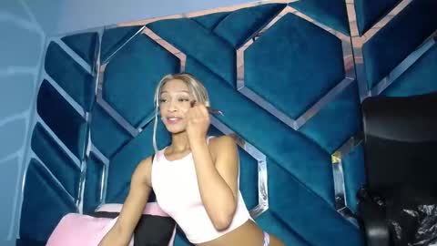 Snapshot of lea_sweetly chatting on October 25, 2025, 1:07 pm lea sewwtly online show from October 25, 2025, 1:07 pm