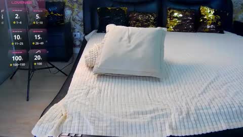 Snapshot of leah_emma chatting on October 22, 2025, 11:21 am Emma online show from October 22, 2025, 11:21 am