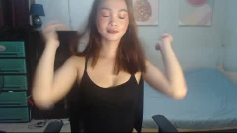 Snapshot of leah_fucker chatting on June 17, 2026, 10:43 pm leah_fucker online show from June 17, 2026, 10:43 pm