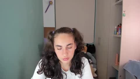 Snapshot of leah_sm chatting on January 21, 2025, 2:54 am Laura online show from January 21, 2025, 2:54 am