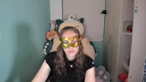 Snapshot of leah_sm chatting on February 16, 2026, 1:24 am Laura online show from February 16, 2026, 1:24 am