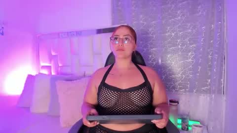 Snapshot of leahbarker chatting on May 12, 2026, 2:08 am Leah online show from May 12, 2026, 2:08 am
