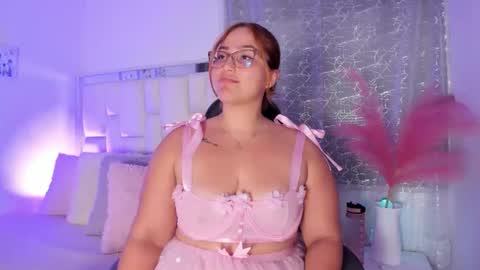 Snapshot of leahbarker chatting on May 27, 2026, 2:08 am Leah online show from May 27, 2026, 2:08 am