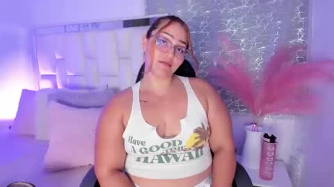 Snapshot of leahbarker chatting on May 30, 2026, 2:19 am Leah online show from May 30, 2026, 2:19 am