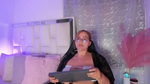 Snapshot of leahbarker chatting on July 1, 2026, 3:41 am Leah online show from July 1, 2026, 3:41 am