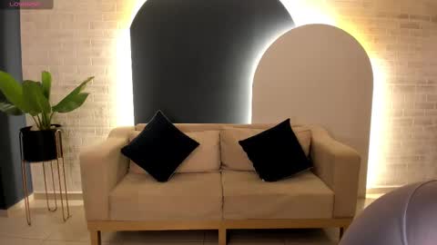 Snapshot of leahnovac chatting on October 4, 2025, 11:08 am leahnovac online show from October 4, 2025, 11:08 am