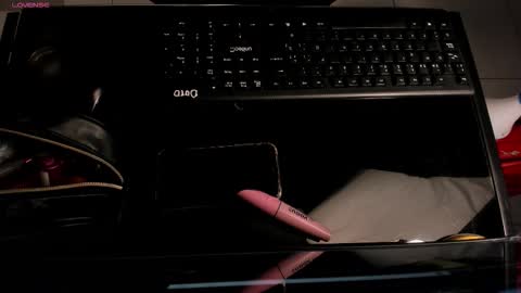 Snapshot of leahnovac chatting on October 6, 2025, 11:07 am leahnovac online show from October 6, 2025, 11:07 am