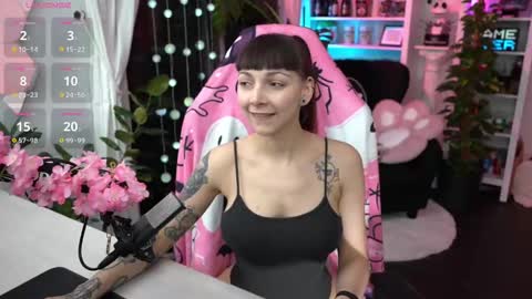 Leah online show from February 11, 2025, 8:52 pm