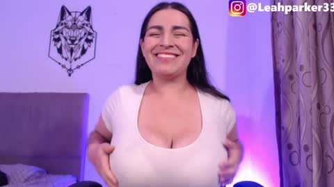 leahparker33 online show from May 1, 2026, 4:06 am