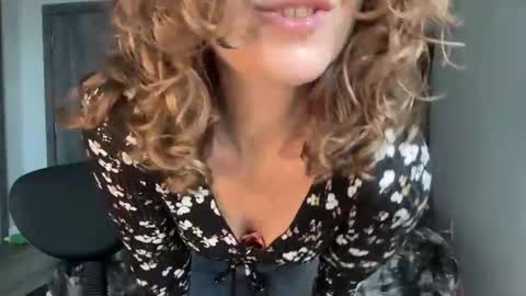 Leah Sparkles online show from May 21, 2026, 3:41 pm