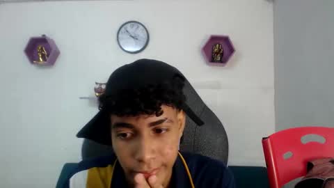 leam_1 online show from November 7, 2025, 9:48 pm