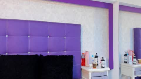 Snapshot of leamoreau__ chatting on October 8, 2025, 12:25 pm leamoreau__ online show from October 8, 2025, 12:25 pm