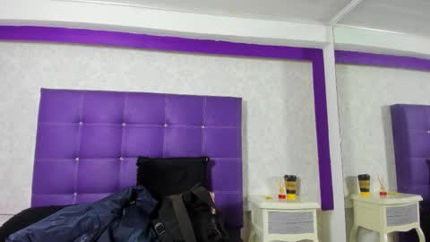 Snapshot of leamoreau__ chatting on October 15, 2025, 12:05 pm leamoreau__ online show from October 15, 2025, 12:05 pm