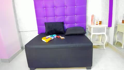 Snapshot of leamoreau__ chatting on October 30, 2025, 11:55 am leamoreau__ online show from October 30, 2025, 11:55 am