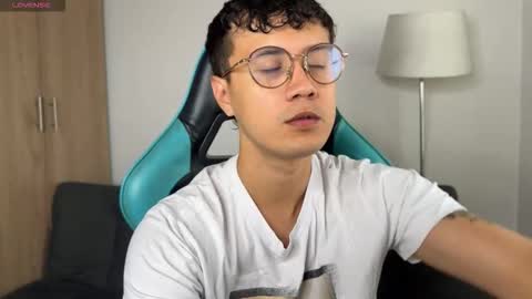 leaneseb online show from March 8, 2026, 6:55 pm