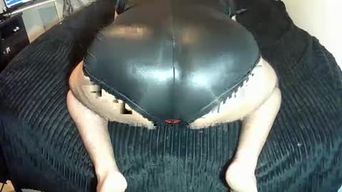 leatherman31 online show from October 25, 2025, 12:51 am