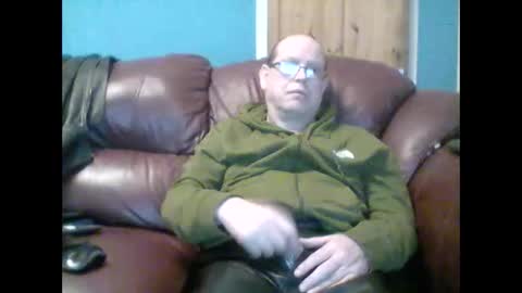 Snapshot of leatherpants68 chatting on October 31, 2025, 9:05 pm leatherpants68 online show from October 31, 2025, 9:05 pm