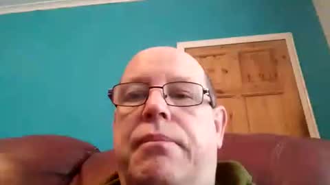 Snapshot of leatherpants68 chatting on November 3, 2025, 9:21 am leatherpants68 online show from November 3, 2025, 9:21 am