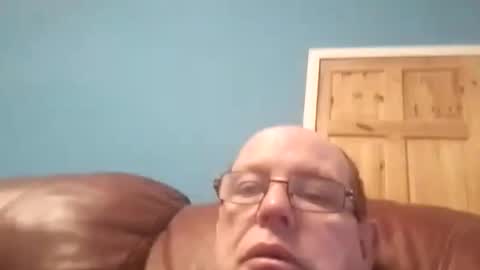 Snapshot of leatherpants68 chatting on November 17, 2025, 4:13 pm leatherpants68 online show from November 17, 2025, 4:13 pm