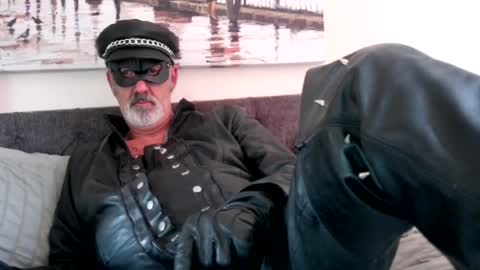 Snapshot of leathertease chatting on July 28, 2026, 9:26 am master or sir online show from July 28, 2026, 9:26 am