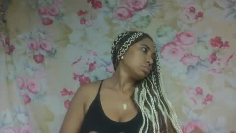 leatiana online show from April 30, 2026, 5:52 pm