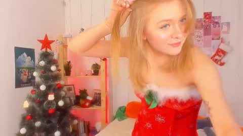 Snapshot of leazy_peasy chatting on December 28, 2024, 7:22 am Ellie online show from December 28, 2024, 7:22 am