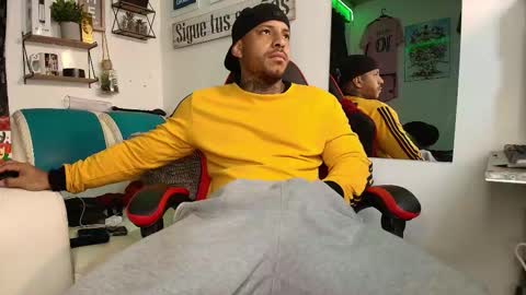 leenar_key online show from December 3, 2025, 10:57 am