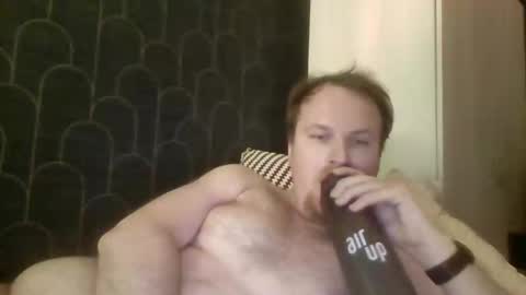 Snapshot of leeuwarder12 chatting on December 14, 2025, 3:50 pm leeuwarder12 online show from December 14, 2025, 3:50 pm