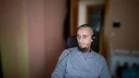 Snapshot of lefrenchiies chatting on November 23, 2025, 4:40 pm lefrenchiies online show from November 23, 2025, 4:40 pm