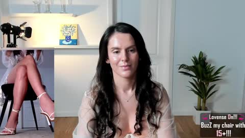 Snapshot of legswattitude chatting on December 21, 2024, 2:04 pm Elle online show from December 21, 2024, 2:04 pm