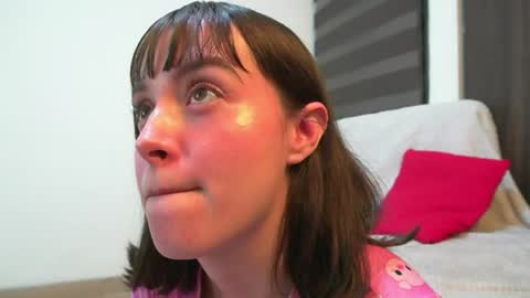 Snapshot of leiaah__ chatting on June 5, 2026, 12:39 am Leah online show from June 5, 2026, 12:39 am