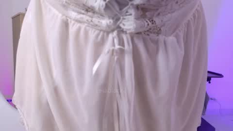 Snapshot of leiablack2 chatting on May 27, 2026, 10:07 pm LeiaBlack online show from May 27, 2026, 10:07 pm