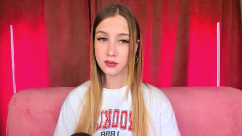 Snapshot of leiawow chatting on November 16, 2025, 1:33 am leiawow online show from November 16, 2025, 1:33 am